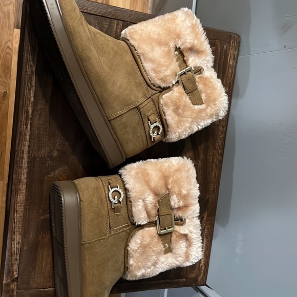 Guess, GBG boots. Size 8, like new. - Picture 2 of 7